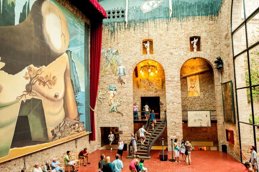 From Barcelona: Girona Guided Tour & Dalí Museum in Figueres - Your hour to explore Girona on your own: how to use it well