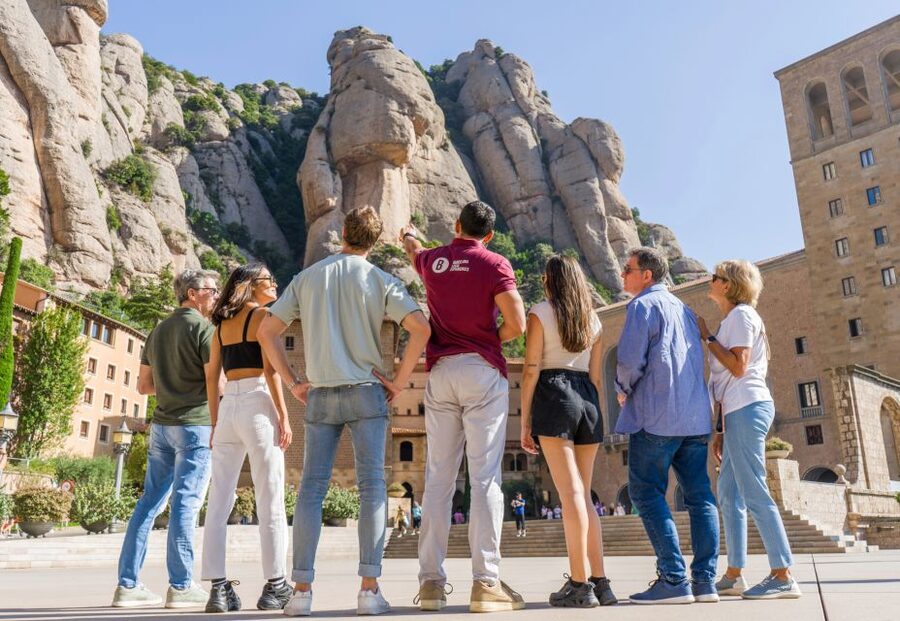 From Barcelona: Half-Day Montserrat Small Group Guided Tour - Why the early start at Montserrat feels different