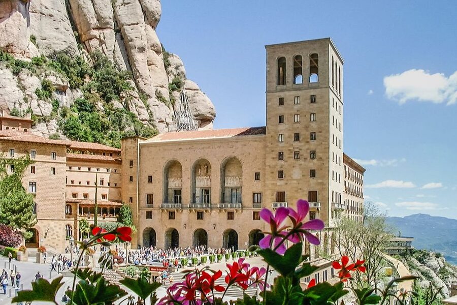From Barcelona: Montserrat Day Trip with Optional Tickets - Real-World Notes on Guides and Group Flow