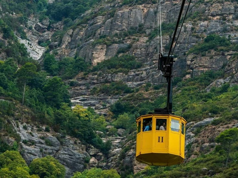 From Barcelona: Private Montserrat Guided Tour - Entering Santa Maria de Montserrat, the Basilica and the guided flow