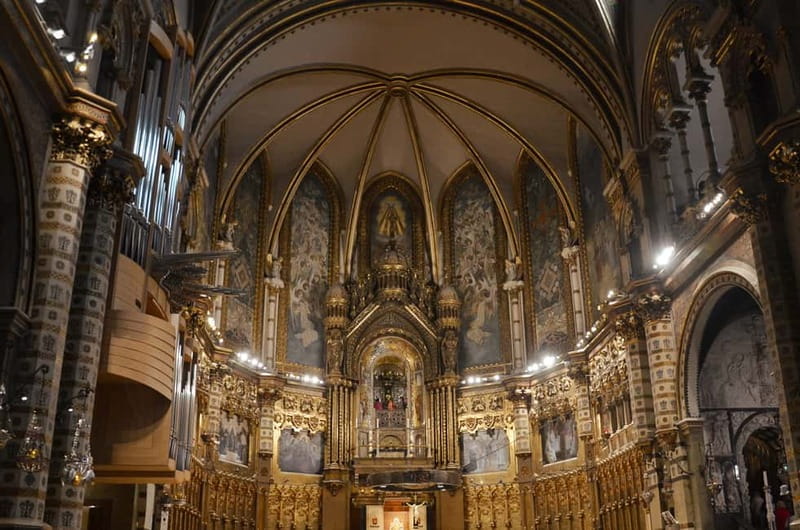 From Barcelona: Private Montserrat Guided Tour - Price and value for a private group up to 2