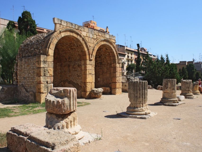 From Barcelona: Tarragona & Sitges Full Day Tour with Pickup - Sitges Old Streets, Modernist Architecture, and the Americanos Story