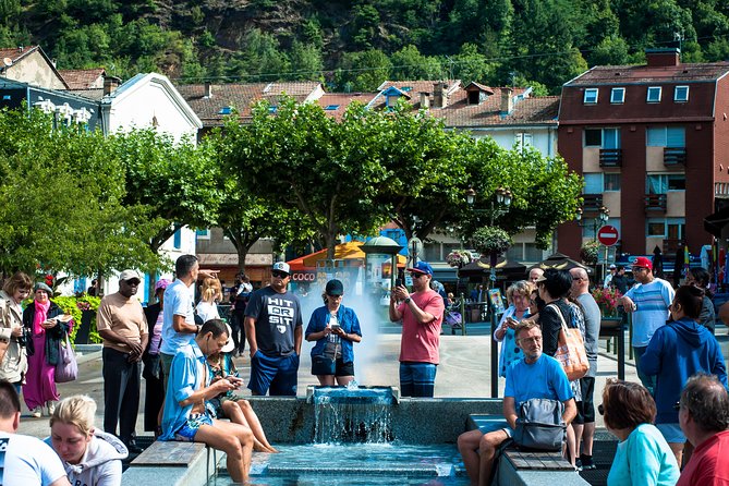 From Barcelona: The Original Andorra, France & Spain Day Trip - Descending into Andorra: a valley stop, stone huts, and a short hike