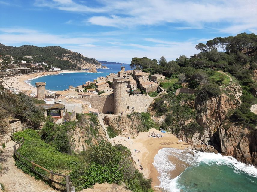 From Barcelona: Tossa de Mar Day Tour with Beach Time - Lunch in Tossa: sea-view choices without overpaying for the experience
