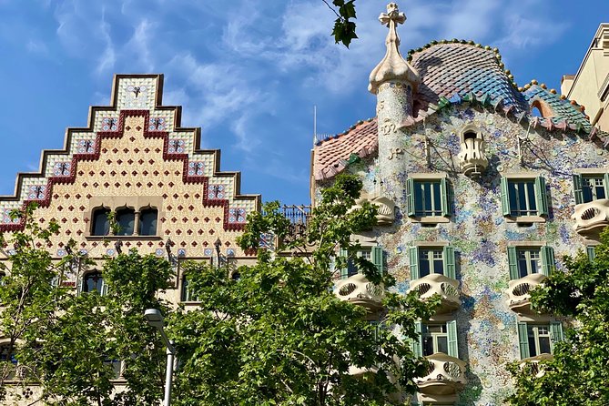 Gaudí and Barcelona Legends - Private Tour - Passing Plaça Catalunya, then Els 4 Gats and the art café legend