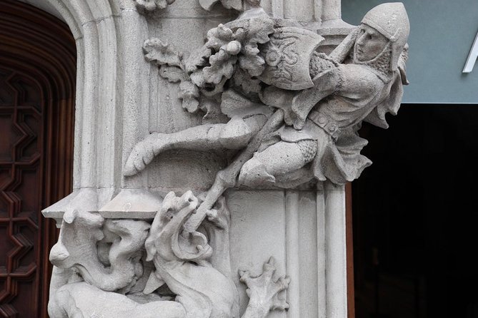 Gaudí and Barcelona Legends Walking Tour - A quick pass by Plaça Catalunya, then Els 4 Gats for culture and attitude