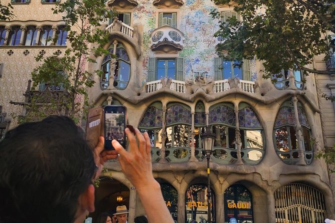 Gaudi houses Private Tour: La Pedrera & Casa Vicens Skip-the-Line - Stop-by-stop: how each sight contributes to the Gaudí story