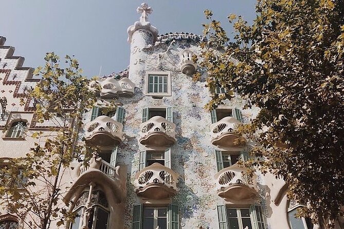 Gaudi Masterpiece: Casa Batlló with Expert Guide and STL Tickets - The Block of Discord: the story behind three architects