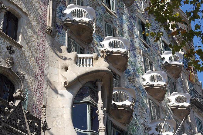 Gaudi's Casa Batlló and La Pedrera with Chocolate Tasting - Starting at Casa Lleó i Morera, then Casa Amatller for context