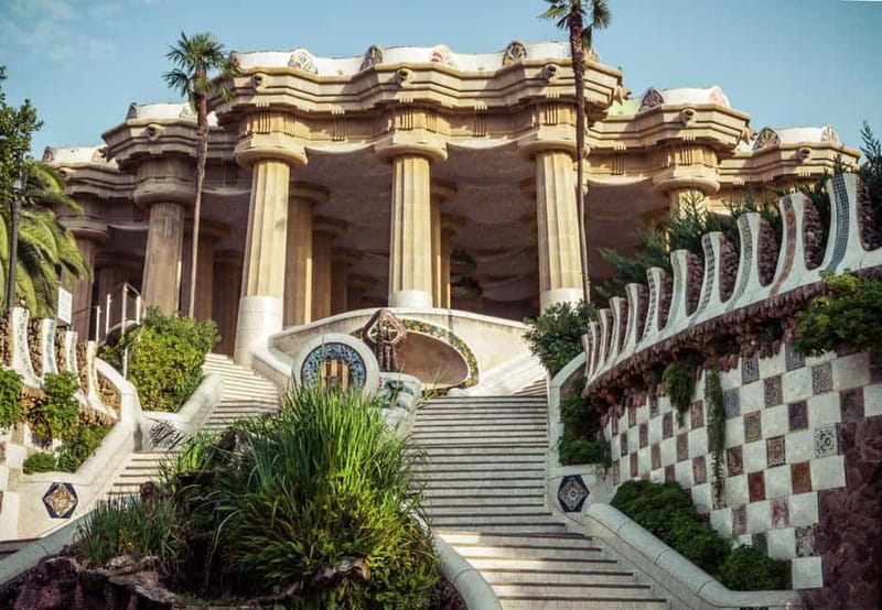 Gaudi's legacy.Exclusive tour to Park Güell & Casa Batlló - Casa Batlló priority entry: reading the building, not just viewing it