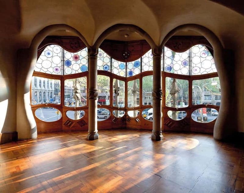 Gaudi's legacy.Exclusive tour to Park Güell & Casa Batlló - The Eixample connector: a guided walk that makes the day make sense