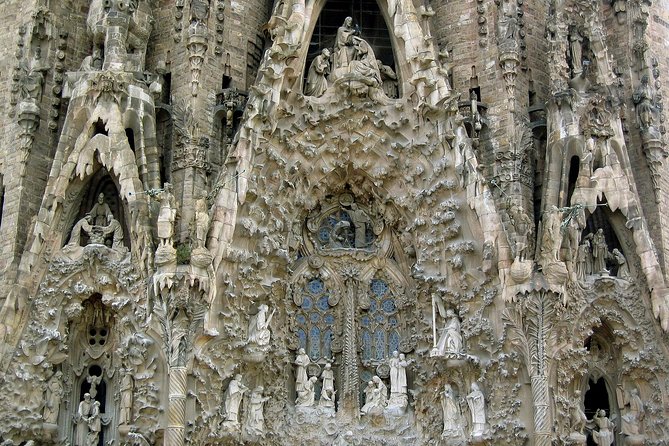 Gaudi's Modernist Legacy: Small Group Walking Tour - La Pedrera at the finish of the career arc
