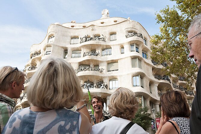 Gaudi & Sagrada Familia Donation-Based Tour in English - Getting started at Plaça Reial, the easy hook into Gaudí