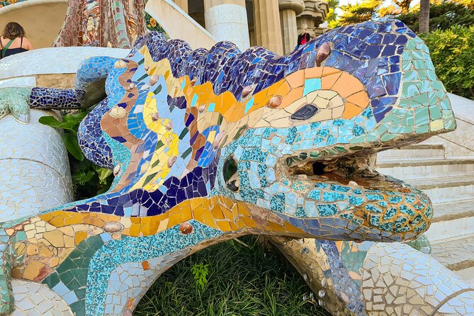Gaudis Sunset Sagrada Familia and Parc Güell Guided English Tour - Should You Book This Sunset Sagrada Familia and Parc Güell Tour?