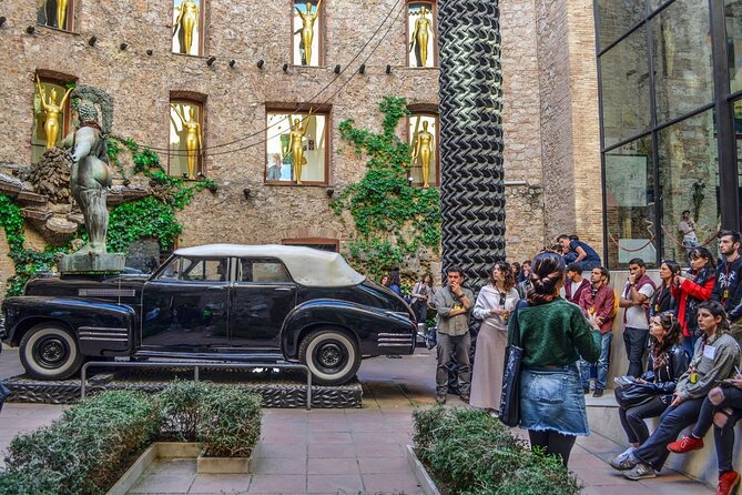Girona and Dali Museum Full Day tour from Barcelona - Girona Old Town Walk: Medieval Streets, Onyar Views, and a Jewish Quarter Tour