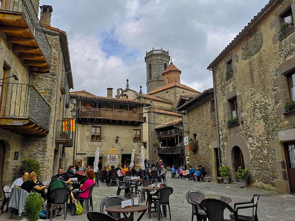 Girona, Medieval Villages & Lunch with Lake Views from Barcelona - The Banyoles lake lunch at La Carpa de lEstany: what you should expect