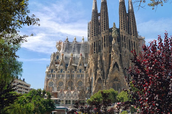Golden Hour in Gaudi's Sagrada Familia with expert Guide - FAQ