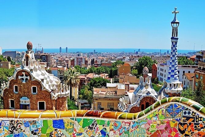 Golden Hour Sagrada Familia & Sunset Park Güell - Small group up to 15: why the guide matters more than the bus