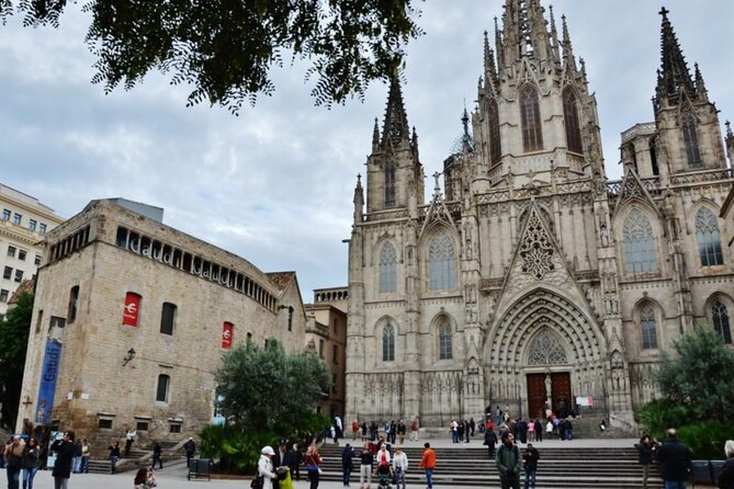 Gothic Quarter Barcelona Tour with Audioguide - The appeal of a Gothic Quarter audio route, not a group tour