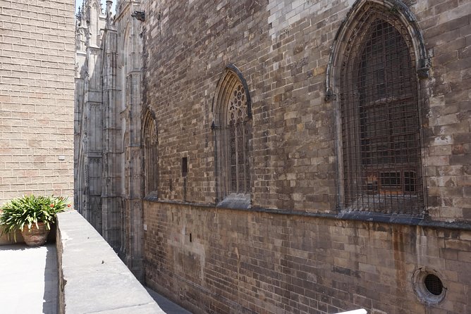 Gothic Quarter Insights & Tapas Experience - Catedral area and the Portal del Bisbe history angle