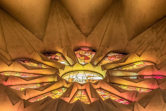 Gothic Quarter Private Tour with Sagrada Familia Skip the Line - Private tour comfort: your pace, your priorities, your guide