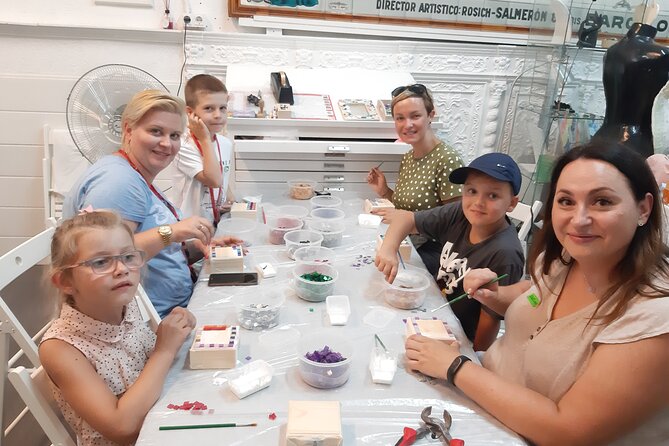 Guided Gaudí Mosaic Workshop for Children in Barcelona 1 Hours - Trencadís tile work, explained in a kid-safe way