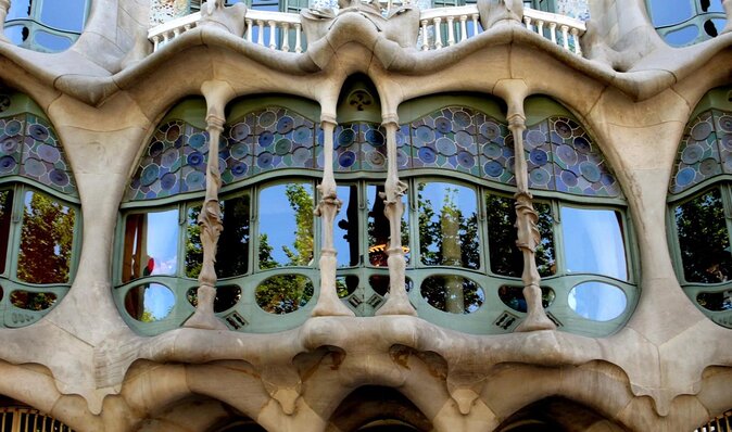 Guided private morning tour of La Pedrera with Casa Batlló ticket - A smart Gaudí doubleheader: La Pedrera first, Casa Batlló second