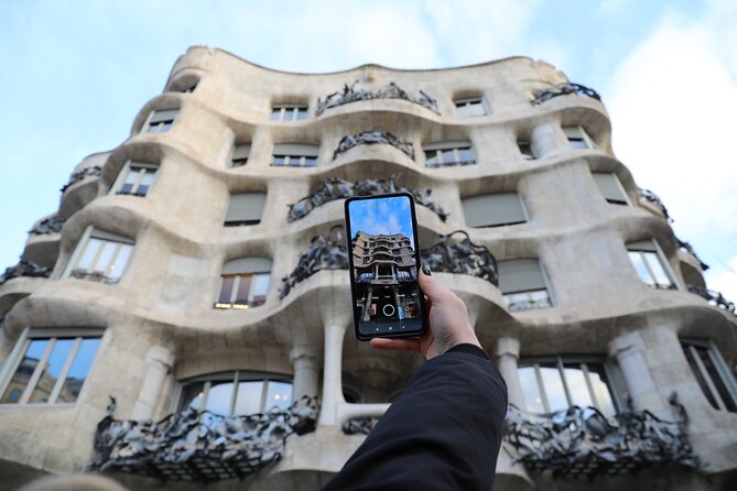 Guided private morning tour of La Pedrera with Casa Batlló ticket - Meeting at El Cafè de la Pedrera and how the 9:30 start helps