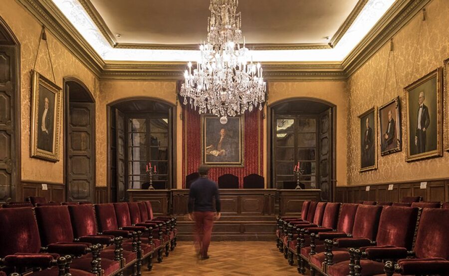 Guided Tour at Catalonia's Royal Academy of Medicine - How the 50 minutes work, and how to get more out of your guide