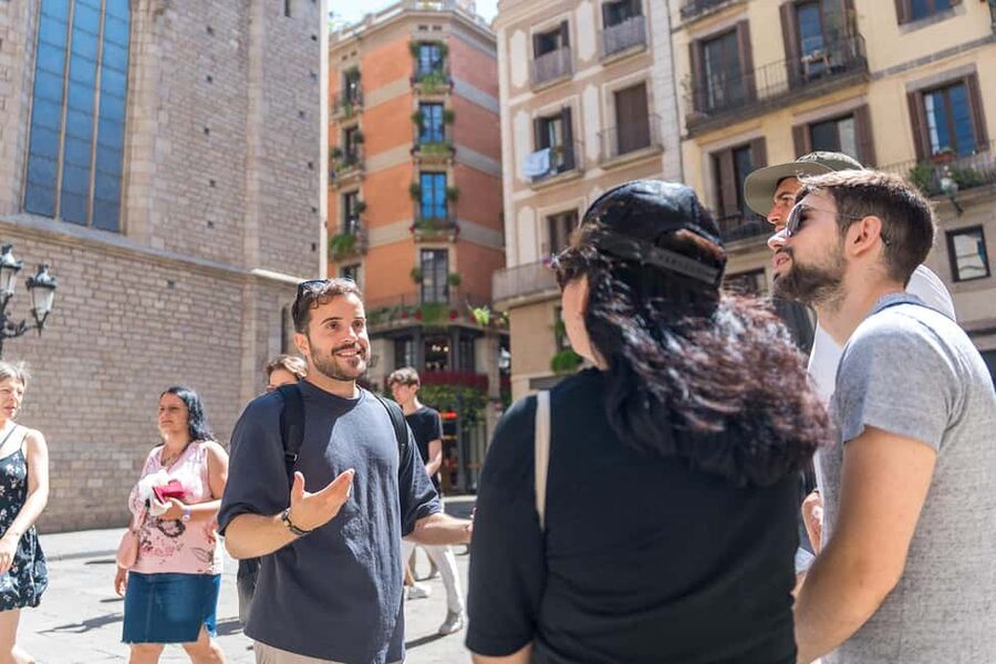 Guided tour of Barcelona in French (Old Town & Instagram spots) - Key things you’ll remember