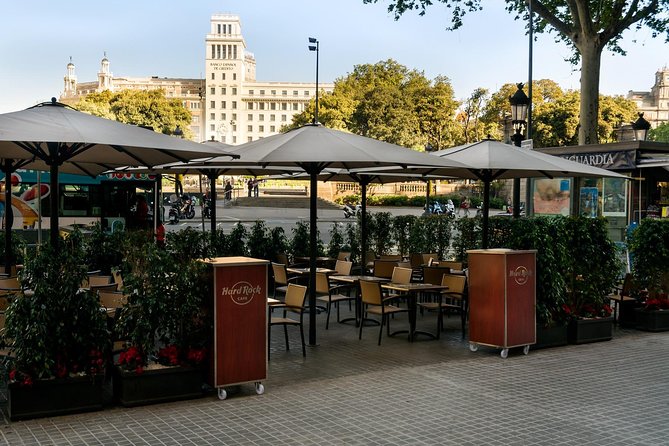 Hard Rock Cafe Barcelona with Set Lunch or Dinner - Service and atmosphere: what to expect during a busy dinner rush