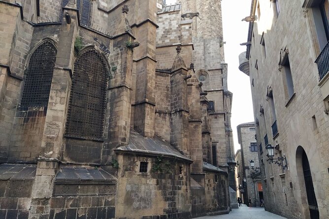 Hidden Barcelona - Where the Tour Starts: Pl. de Sant Jaume, City Power in One Square