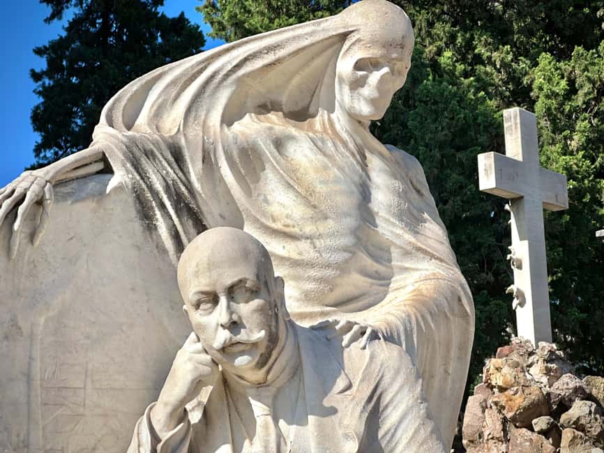 Hidden Barcelona: Montjuïc Cemetery Walking Tour - Why Montjuïc Cemetery feels like Barcelona, not a roadside attraction