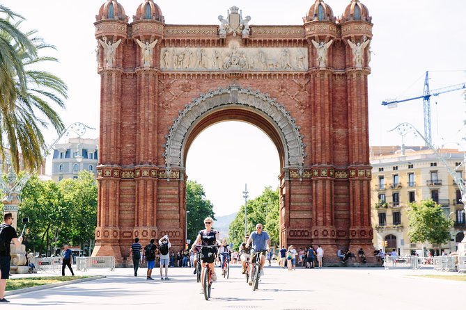 Highlights & Hidden Spots of Barcelona Bike Tour w/ Local Guide - What Makes the Pace Work (and Why It Helps You Think Clearly)