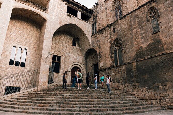 HistARy: Guided tour of the Gothic Quarter with Augmented Reality - Sinagoga Shlomo Ben Adret: medieval Barcelona beyond the usual story