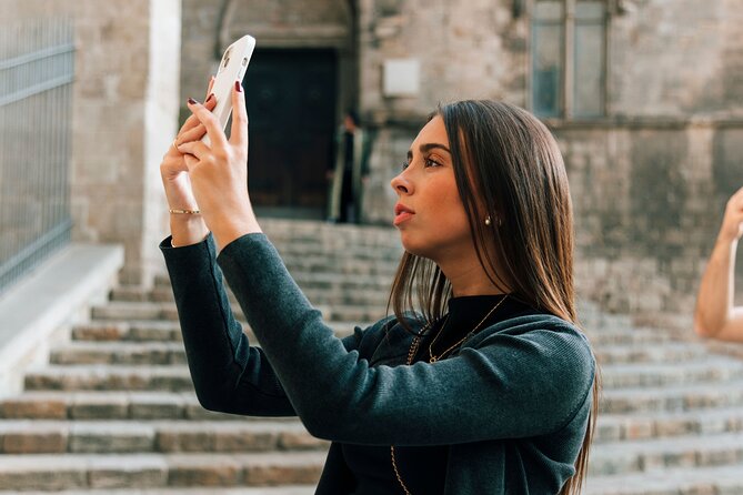 HistARy: Guided tour of the Gothic Quarter with Augmented Reality - Archivo Historico de la Ciudad de Barcelona: Casa de l’Ardiaca and courtyard folklore