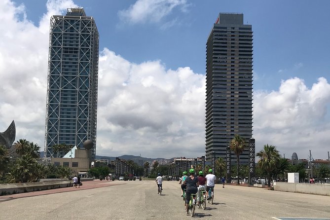Historical Barcelona E-bike Guided Tour - Santa Maria del Mar and Palau de la Música, two quick hits