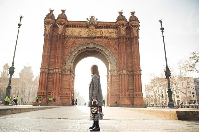 Instagram Photoshoot Tour in Barcelona - Photo Delivery, Retouching, and Upgrade Options