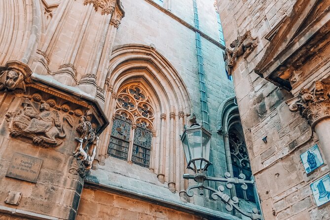 Introduction to Barcelona's Old Town Gothic Quarter Walking Tour - Gothic Quarter power play: Pont del Bisbe, Casa de l’Ardiaca, City Hall, and the Generalitat