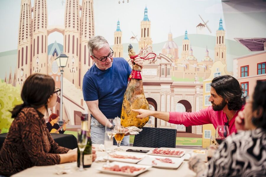 Jamón Experience Master Plus: Ham, Wine & Cheese Tasting - Where the Tasting Fits in a Sagrada Familia Day