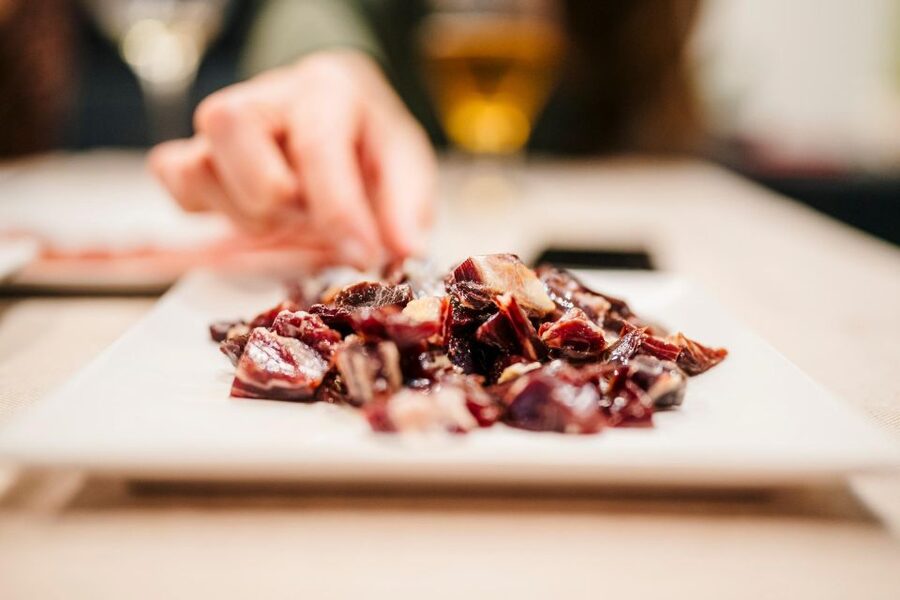 Jamón Experience Premium: Iberian Ham Tasting in Barcelona - Pairing wine or cava so the flavor makes sense