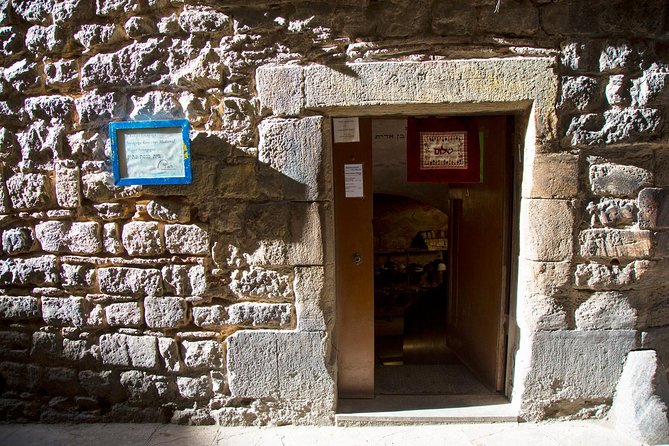 Jewish Quarter of Barcelona Private Tour with Hotel Pick-up - Starting at Plaça de Sant Jaume: power, city hall, and orientation