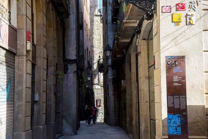Jewish Quarter of Barcelona Private Tour with Hotel Pick-up - Guides, pace, and why the radio headset matters