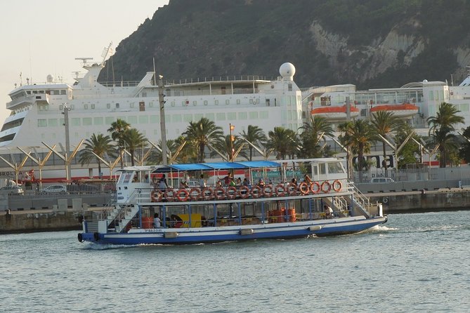 Las Golondrinas Barcelona 40-min Boat Tour - Language options and staff Q&A: getting more from a short tour