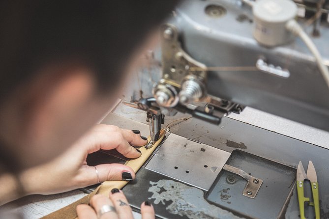 Leather Goods Workshop: Create and Design Your Belt - Choosing your belt straps and mounting buckles