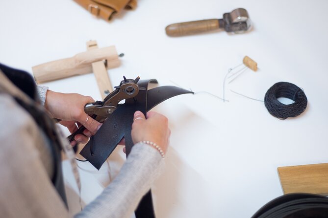 Leather Goods Workshop: Create and Design Your Belt - Mounting the belt and taking home something ready to use