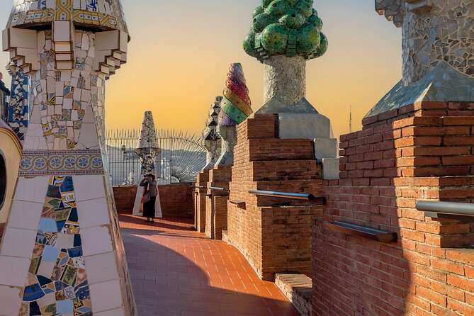 Life of Gaudi and Architectural | Walking Tour | 2h - What the walk actually feels like: pace, groups, and possible metro segments