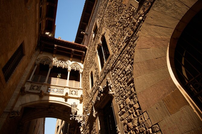 Love in the Gothic Quarter Barcelona: Self-Guided Romantic Walk - The app-guided puzzle rhythm: what you do at each stop