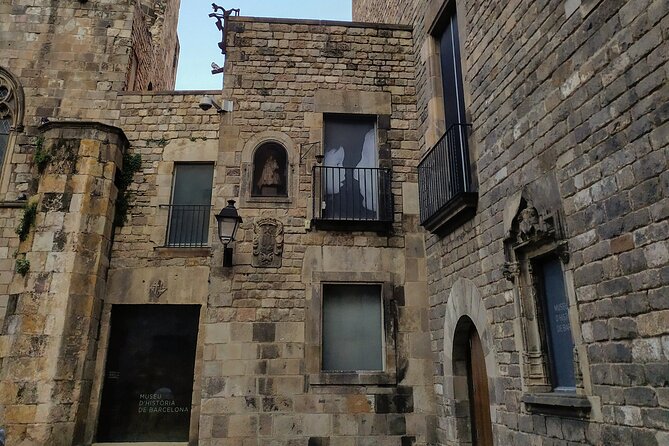 Luca’s Hidden Old Barcelona: the Gothic and El Born Tour - Stop 2: MUHBA Temple d’August, Roman Echoes in Stone