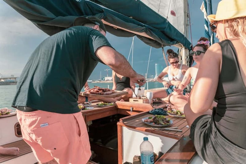 Luxury and exclusive sailing tour with private service - The crew’s role: skipper guidance plus a friendly marinero
